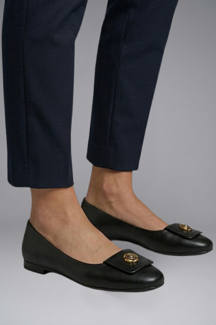 Women's Flat Leather Shoes with Slip-On Design for Everyday Wear