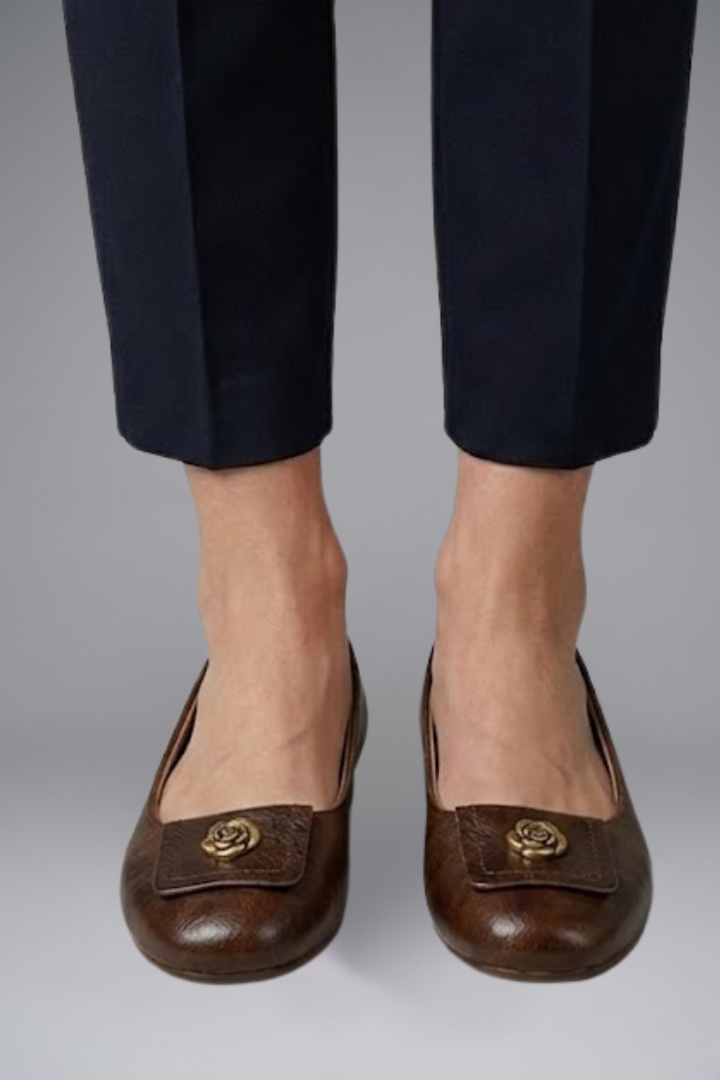 Women's Flat Leather Shoes with Slip-On Design for Everyday Wear