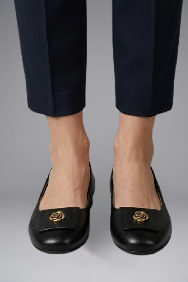 Women's Flat Leather Shoes with Slip-On Design for Everyday Wear