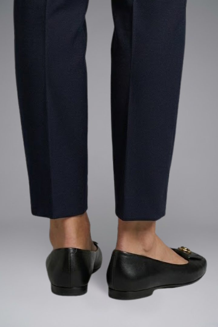Women's Flat Leather Shoes with Slip-On Design for Everyday Wear